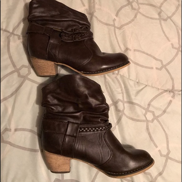 Boots - Picture 2 of 3